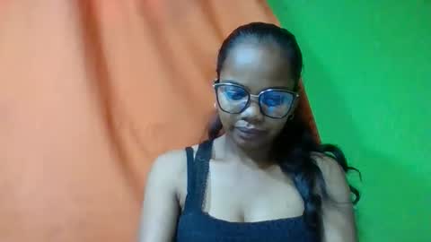 juliah02 online show from May 14, 7:37 am