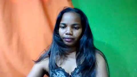 juliah02 online show from May 15, 5:36 am
