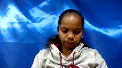 juliah02 online show from June 15, 5:20 am