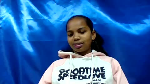 juliah02 online show from June 17, 5:54 am