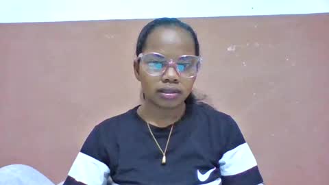 juliah02 online show from July 6, 4:42 am