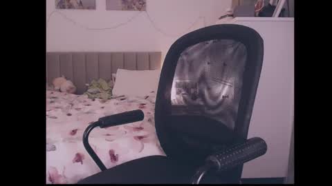 julialiones online show from September 22, 5:15 pm