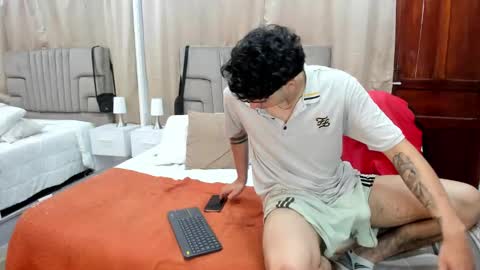 Snapshot of julian_billy chatting on January 3, 2:51 pm julian billy online show from January 3, 2:51 pm