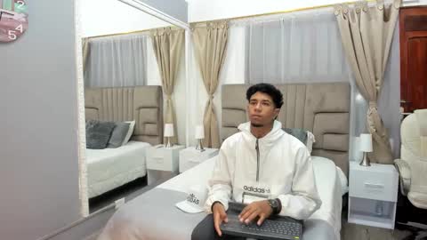 Snapshot of julian_billy chatting on January 8, 11:32 am julian billy online show from January 8, 11:32 am