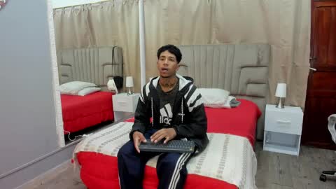 Snapshot of julian_billy chatting on February 1, 11:32 am julian billy online show from February 1, 11:32 am