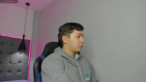 Snapshot of julian_smith21 chatting on March 4, 12:22 pm julian_smith21 online show from March 4, 12:22 pm