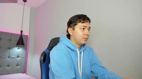 Snapshot of julian_smith21 chatting on March 13, 1:07 pm julian_smith21 online show from March 13, 1:07 pm