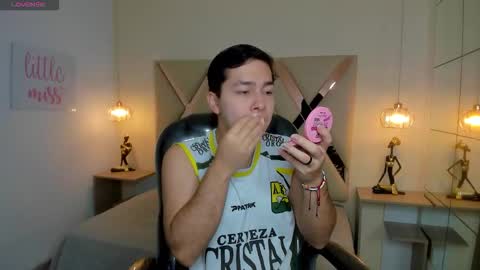 Snapshot of julian_smith21 chatting on March 18, 12:52 pm julian_smith21 online show from March 18, 12:52 pm