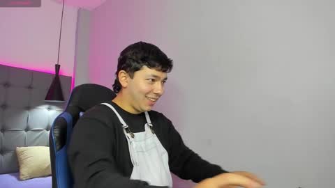 Snapshot of julian_smith21 chatting on March 19, 12:53 pm julian_smith21 online show from March 19, 12:53 pm