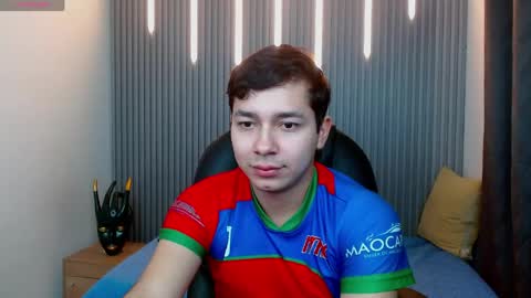 Snapshot of julian_smith21 chatting on March 23, 2:59 am julian_smith21 online show from March 23, 2:59 am