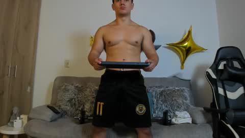 julian_wallace online show from September 23, 4:32 pm