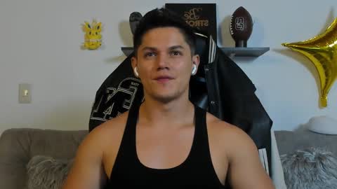 julian_wallace online show from October 10, 8:46 am