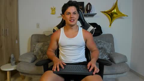 julian_wallace online show from January 9, 10:22 pm