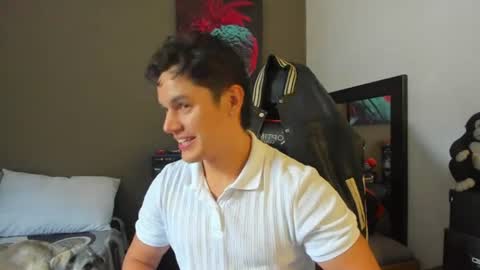 Snapshot of julian_wallace1 chatting on June 16, 1:47 pm julian_wallace1 online show from June 16, 1:47 pm