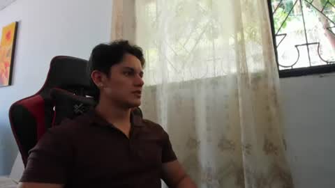 julian_wallace1 online show from June 20, 6:44 pm