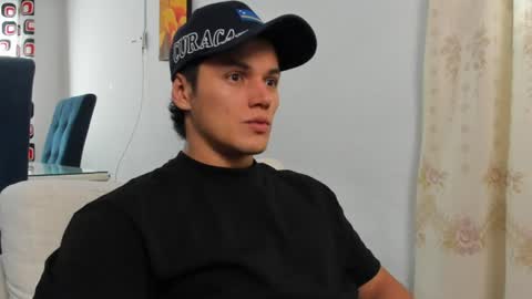 julian_wallace1 online show from June 23, 1:42 pm