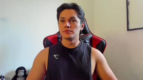 julian_wallace1 online show from June 25, 2:54 pm