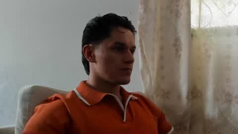 julian_wallace1 online show from July 2, 6:25 pm