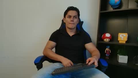 julian_wallace1 online show from July 27, 10:06 pm