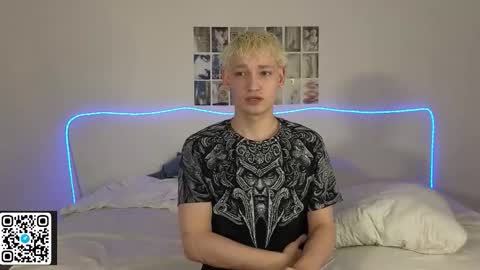 Snapshot of julian_win chatting on March 19, 5:00 am Eren online show from March 19, 5:00 am