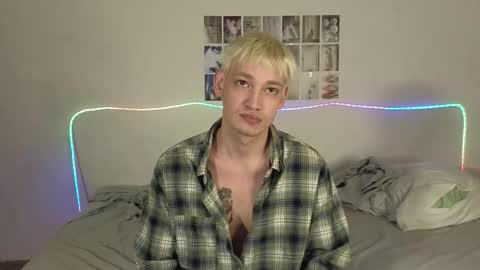 Snapshot of julian_win chatting on March 21, 1:58 pm Eren online show from March 21, 1:58 pm