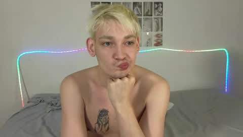 Snapshot of julian_win chatting on March 22, 12:52 pm Eren online show from March 22, 12:52 pm