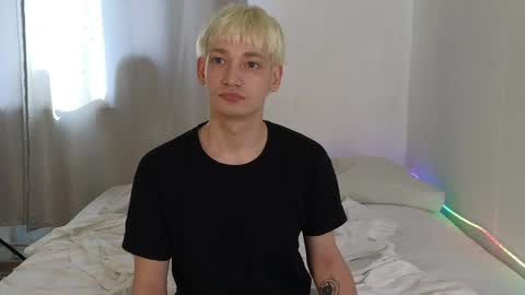 Snapshot of julian_win chatting on March 31, 3:19 am Eren online show from March 31, 3:19 am