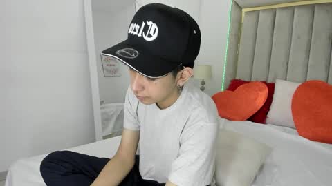 Julian online show from February 7, 7:50 pm