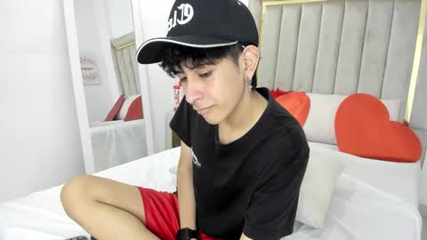 Julian online show from February 9, 8:02 pm