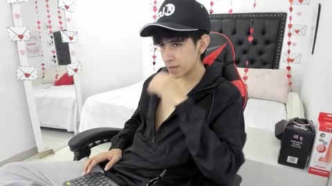 Julian online show from February 24, 8:07 pm