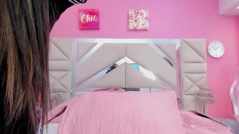 juliana_diamond_ online show from May 14, 3:24 am
