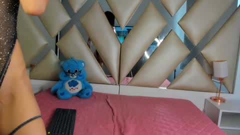 Snapshot of juliana_js_ chatting on December 11, 3:58 pm juliana_js_ online show from December 11, 3:58 pm