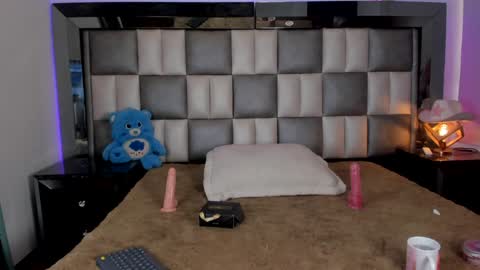 Snapshot of juliana_js_ chatting on January 31, 8:12 pm juliana_js_ online show from January 31, 8:12 pm