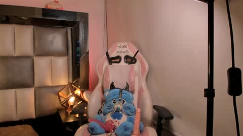 Snapshot of juliana_js_ chatting on February 7, 12:09 am juliana_js_ online show from February 7, 12:09 am