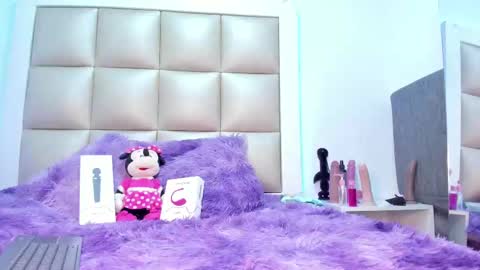 Snapshot of juliana_js_ chatting on September 18, 4:47 am juliana_js_ online show from September 18, 4:47 am