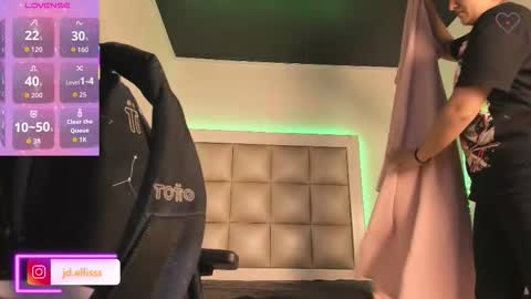 juliana_js_ online show from September 29, 12:10 pm