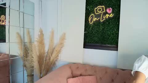 Snapshot of juliana_luque chatting on November 2, 12:07 pm Juli  online show from November 2, 12:07 pm