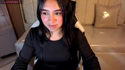 Snapshot of juliana_tx chatting on November 7, 3:06 am Online 2200 to 600 online show from November 7, 3:06 am