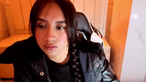 Snapshot of juliana_tx chatting on December 2, 2:39 am Online 2200 to 600 online show from December 2, 2:39 am