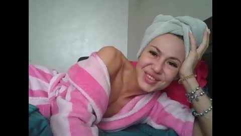 julianagold1 online show from February 5, 7:39 am