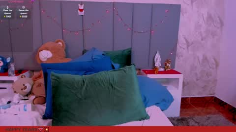 Snapshot of julianamiller chatting on January 1, 9:17 am juli online show from January 1, 9:17 am