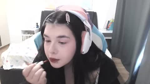 Snapshot of julianesanzo chatting on June 13, 9:29 am MIa online show from June 13, 9:29 am