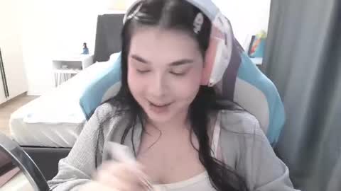 Snapshot of julianesanzo chatting on June 14, 9:22 am MIa online show from June 14, 9:22 am