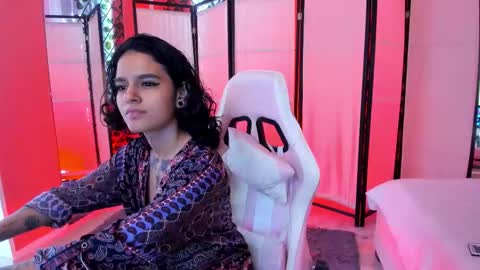 julianne_7 online show from February 7, 9:29 pm