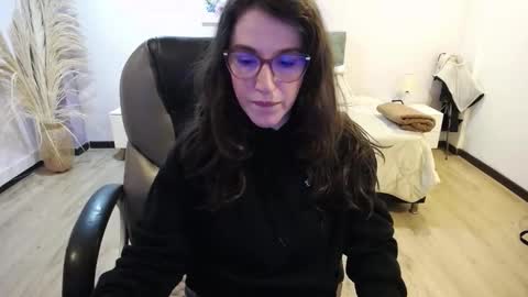 Snapshot of julianne__ chatting on December 14, 9:08 pm Julianne online show from December 14, 9:08 pm