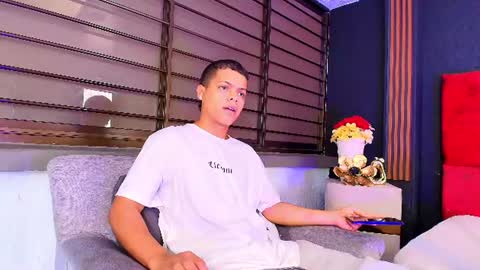 Snapshot of juliansterling___ chatting on June 13, 7:34 pm JULIAN STEARLING online show from June 13, 7:34 pm