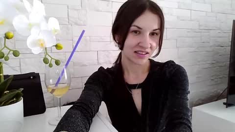 Julia online show from June 8, 2:39 pm