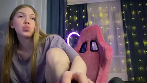 juliatnink online show from March 6, 8:16 pm