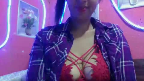 julie0612 online show from April 5, 7:00 pm