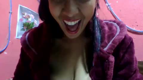 julie0612 online show from June 7, 6:33 pm